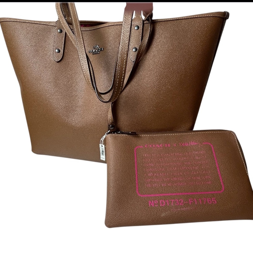 Coach Reversable Leather Tote with Pouch and dust bag